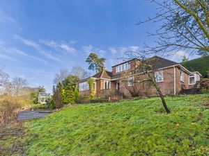 FRONT ASPECT & GARDEN- click for photo gallery